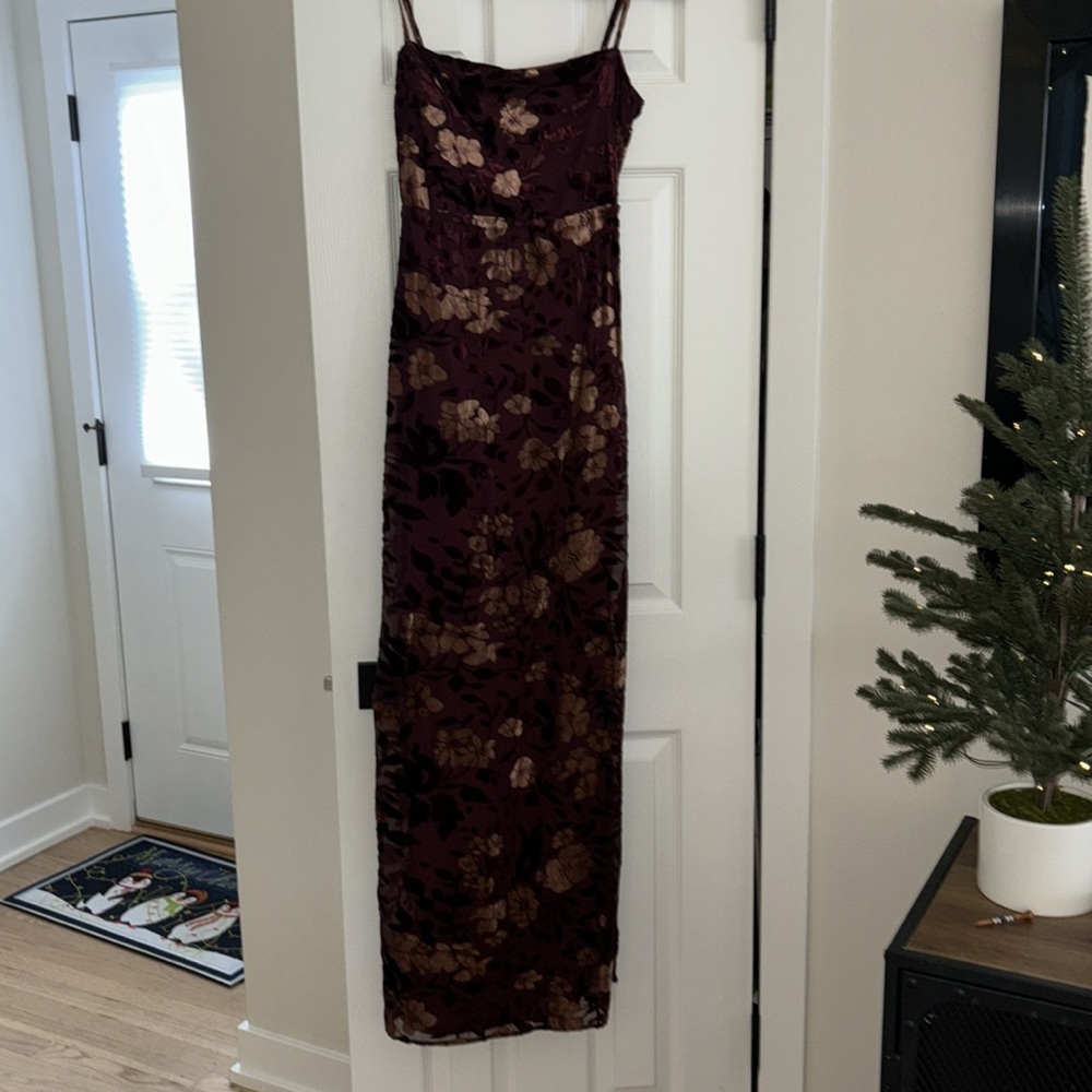 Lulu’s Maxi Dress - Picture 3 of 4